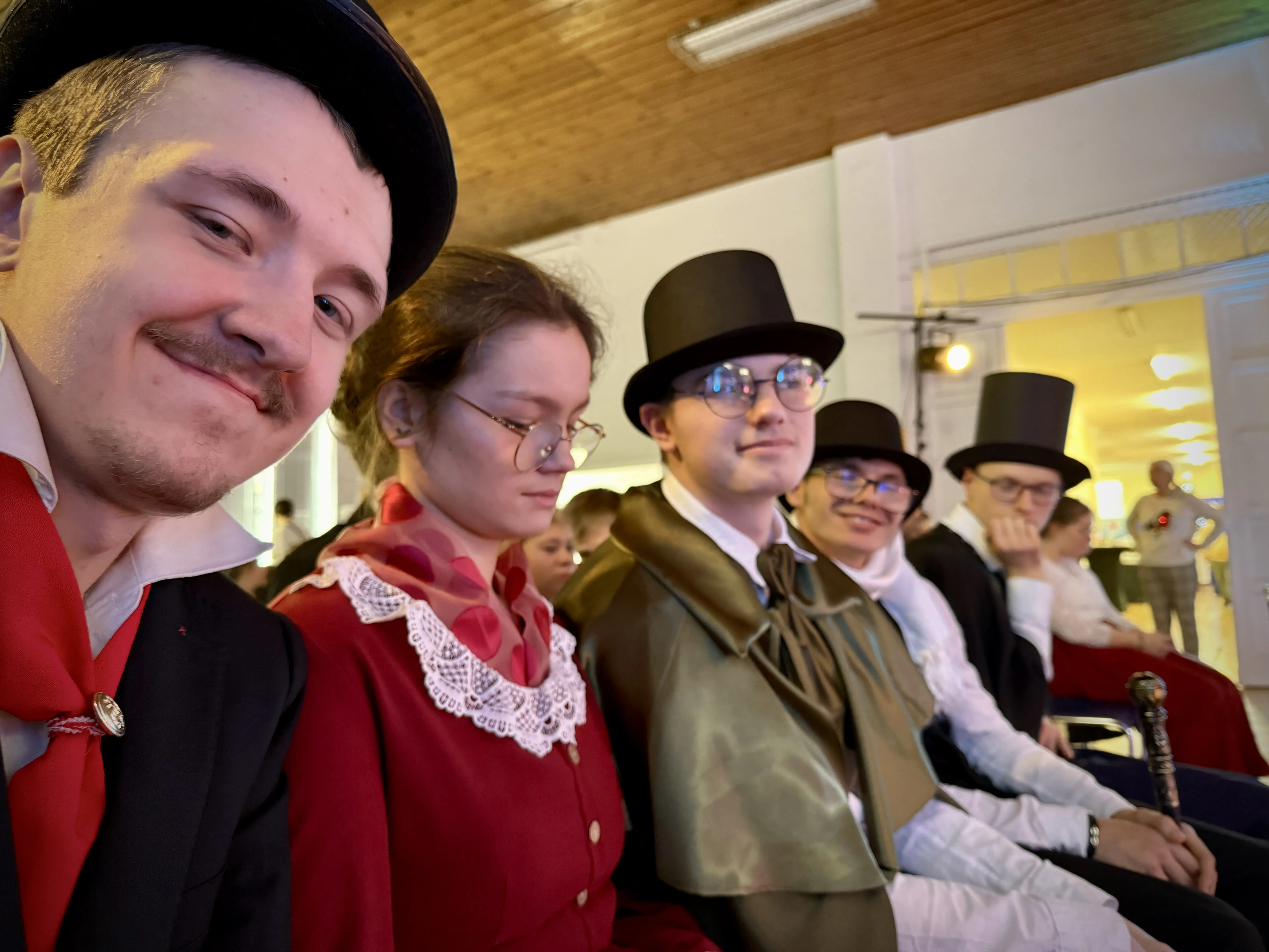 „Dziewczynka z zapałkami” na scenie i za kulisami