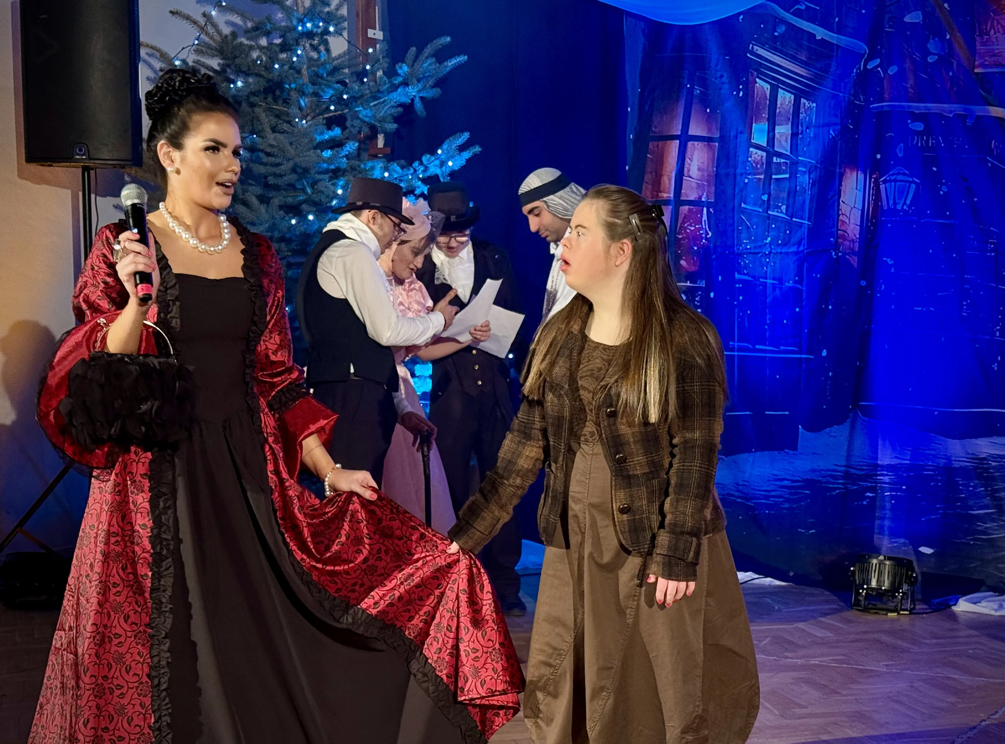 „Dziewczynka z zapałkami” na scenie i za kulisami