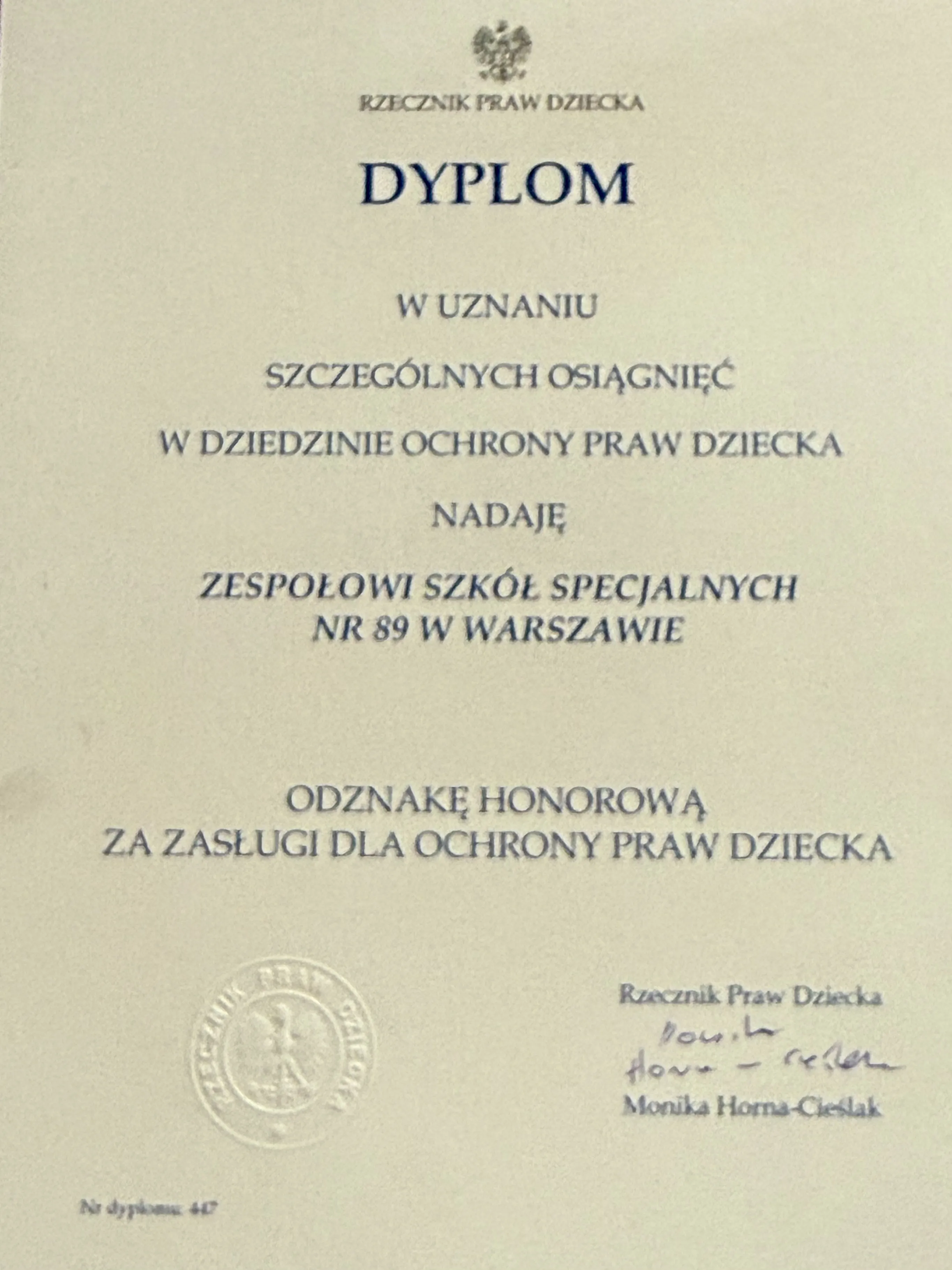 Życzenia, odznaczenia i wyróżnienia dla szkoły