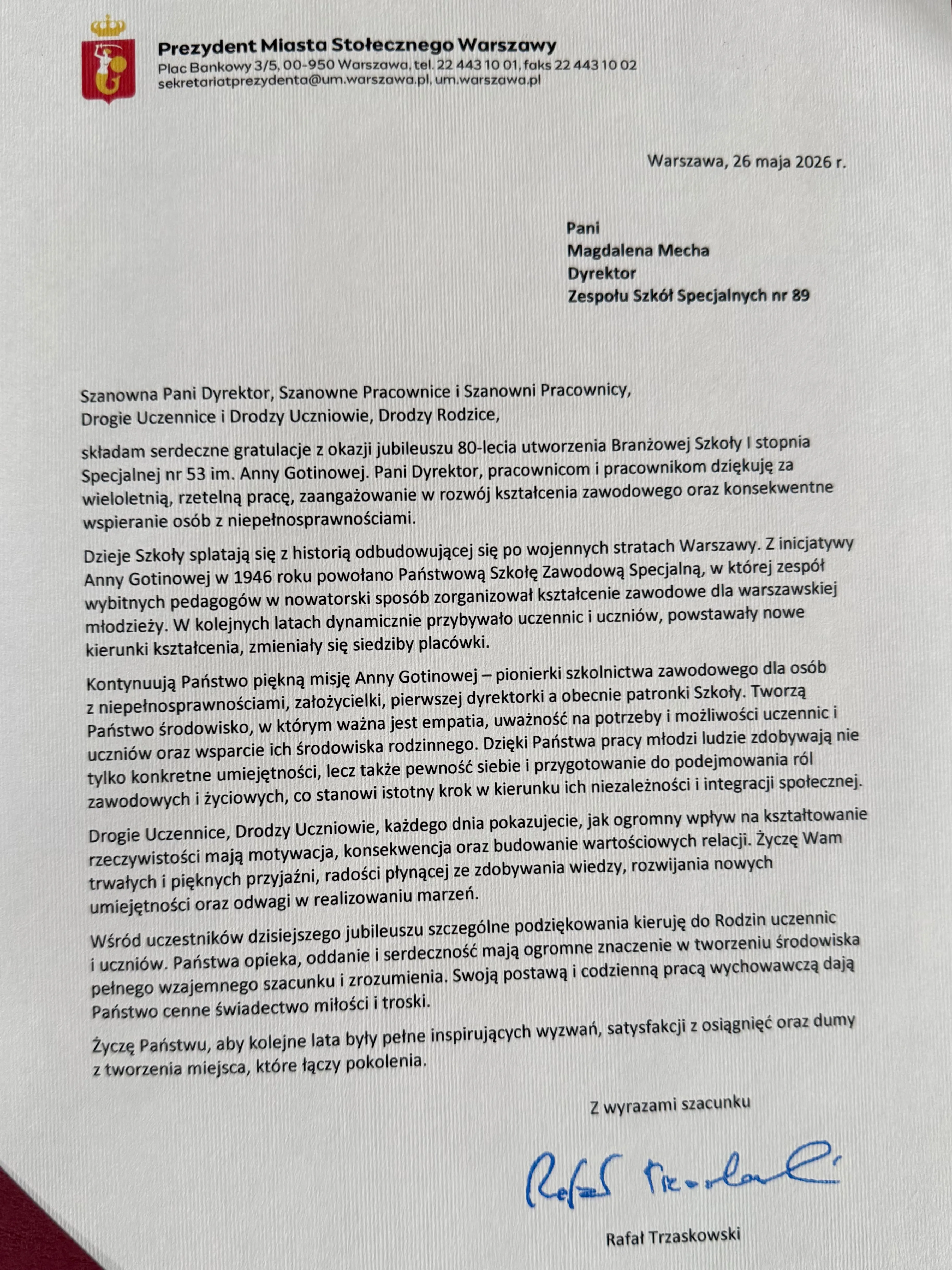 Życzenia, odznaczenia i wyróżnienia dla szkoły