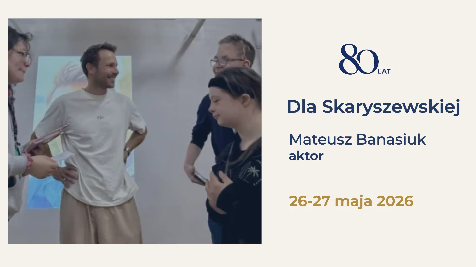 Mateusz Banasiuk z uczniami 